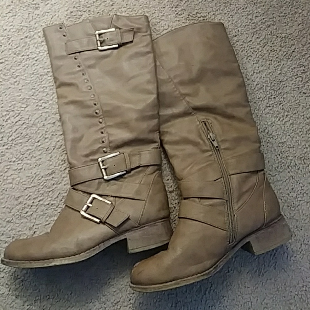 Boots - Picture 2 of 3